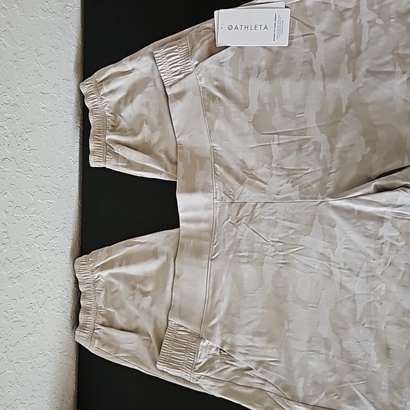 Athleta Pants - NWT Athleta Brooklyn Camo Joggers size 24